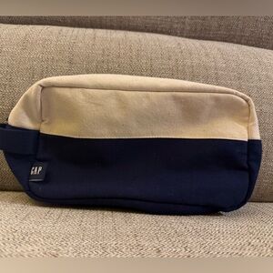 GAP Member Exclusive Cosmetic Bag